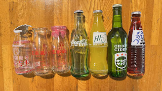 直接印刷してあるガラス瓶（ファンタ、コーラ、HI-C、オリオンサイダー、奄美大島「飲む玄米」の場合）