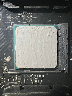 熱伝導率の高いCPUグリスに塗り替えた