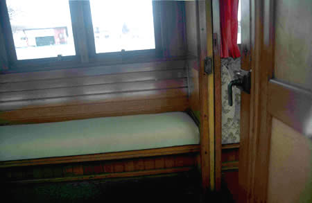 旧小坂鉄道貴賓客車および11号蒸気機関車(小坂町総合博物館郷土館・展示)