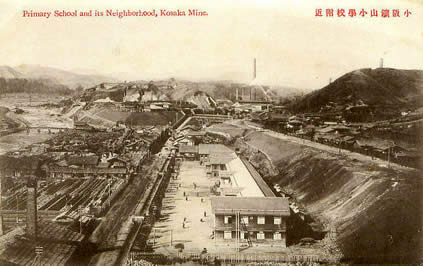 小坂尋常高等小学校が建っていた頃の尾樽部(古絵葉書より、時期不詳)