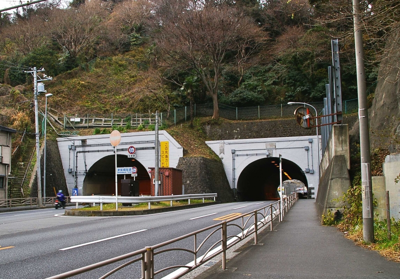 旧・田浦隧道(廃道) 新旧・船越隧道