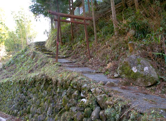湯ヶ島の古い商店街~瑞祥閣~世古峡~湯ケ島坑跡(廃金山)~世古の大湯(共同浴場)めぐ