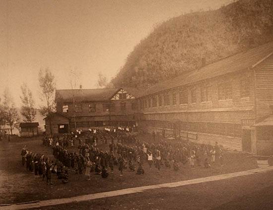 廃校の宿 あかさわ山荘(旧本山小学校)(解体済)