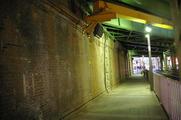 有楽町ガード下 車屋