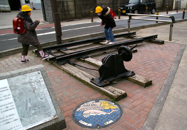 中神引込線通り(立川基地引込線跡)