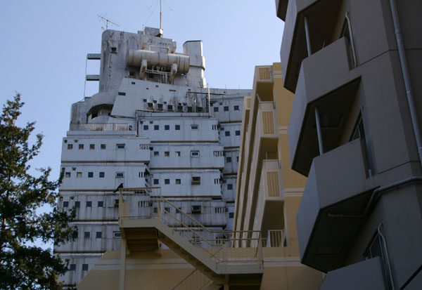 ニュースカイビル(軍艦マンション)(珍建築)