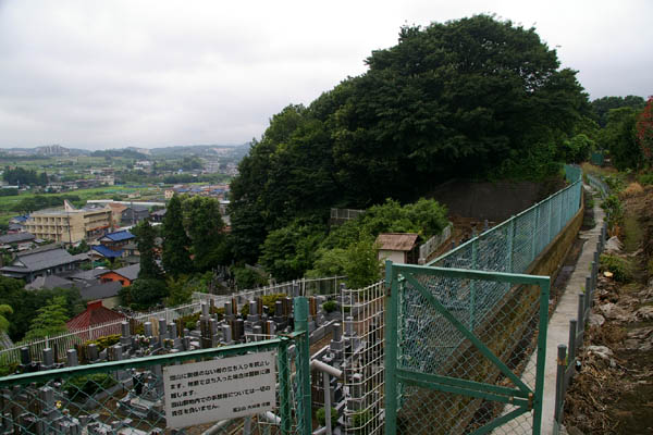 小比企地下壕跡(三鷹航空機工業小比企疎開地下工場跡) 小比企地下壕跡(三鷹航空機工業小比企疎開地下工場跡)