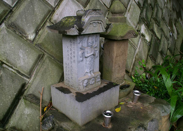 小比企地下壕跡(三鷹航空機工業小比企疎開地下工場跡)