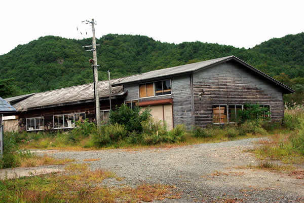 大館家具木工協同組合=元林業試験場(亜鉛工場跡地)と引込線跡