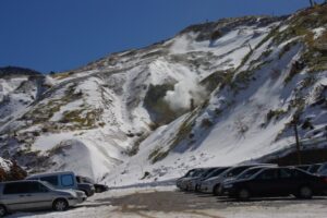 駐車場のすぐ裏手がこの迫力