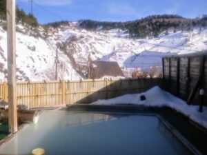 外湯は400~500mほど離れた外の道路から見える可能性があるので、要注意。