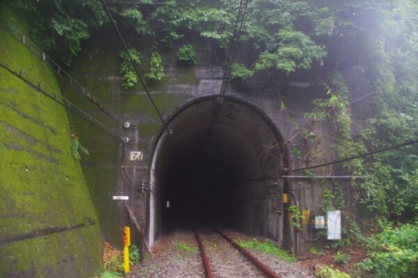 碓氷第7ずい道（下り線）軽井沢側坑口　7Tのプレートあり