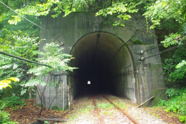碓氷第11ずい道（下り線）横川側坑口。