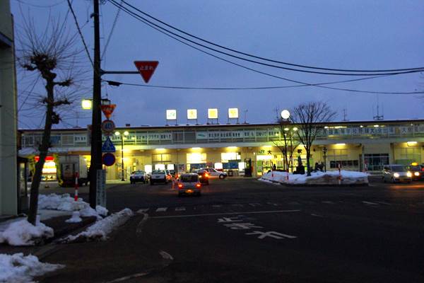早朝6:30のJR大館駅