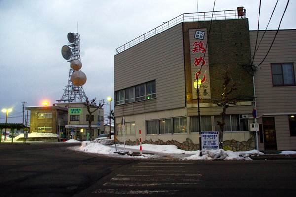 大館駅前の鶏めし花善