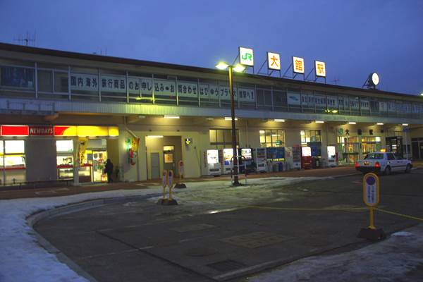 早朝6:30のJR大館駅