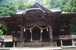 与瀬神社　立派な神社