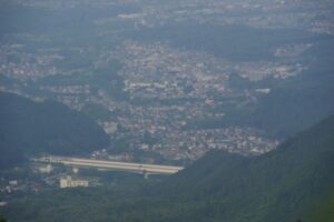 景信山からの眺望　建設中の圏央道
