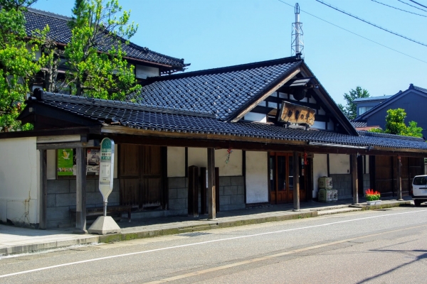 本町十字路バス停付近 IMGP2034