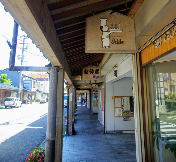 本町通りの雁木の景観 IMGP2036