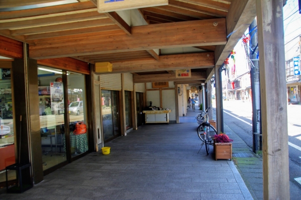 本町通りのマルゴ履物店 IMGP2041