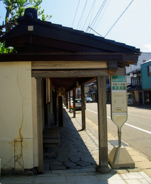 雁木の街並み。本町十字路バス停付近 IMGP2063