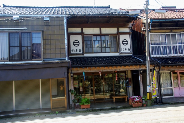 本町通りのマル仁木島商店 IMGP2081