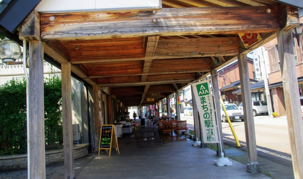 雁木の軒下 IMGP2173