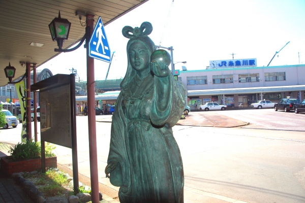 奴奈川姫像 糸魚川駅 IMGP2198