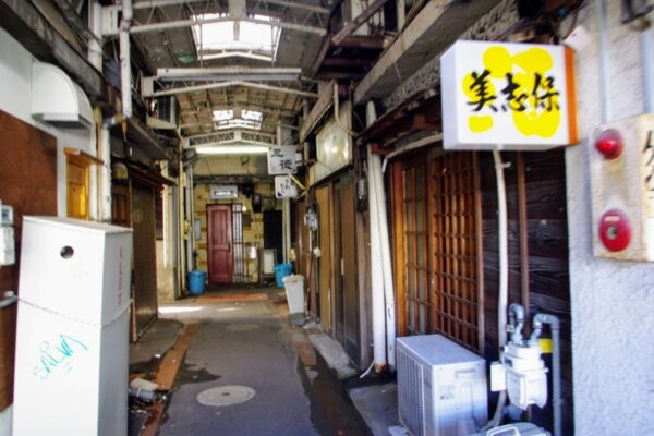 富山　中央飲食街　全蓋式アーケード歓楽街