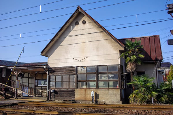 電鉄石田駅 富山地方鉄道(富山地鉄) 本線 木造駅舎 無人駅