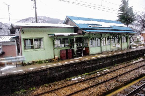 内山駅 富山地方鉄道(富山地鉄) 本線 木造駅舎 無人駅