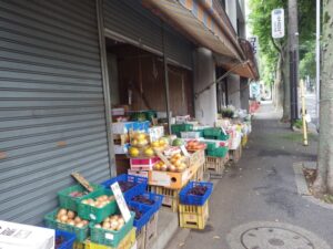 宮の前の青果店