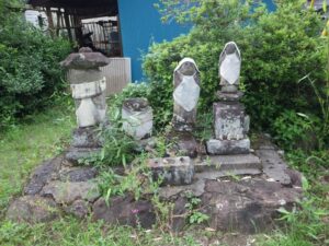 美山町　個性的な石仏群