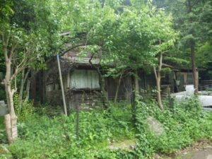 廃屋がある。