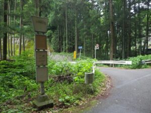小津坂入口バス停