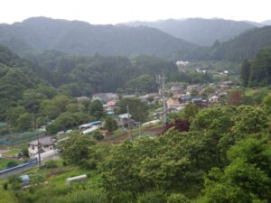 良い景色。上恩方町の山々と集落。