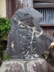 上恩方町の二十三夜塔。