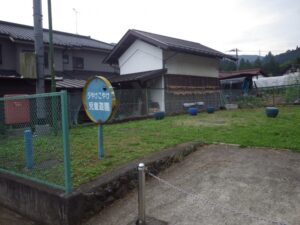 上恩方町には古い蔵が多い。