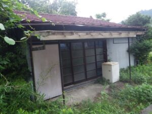 上恩方町の人が住んでいなさそうな古い民家群