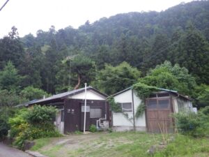 上恩方町の人が住んでいなさそうな古い民家群