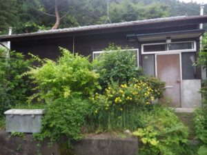 上恩方町の人が住んでいなさそうな古い民家群