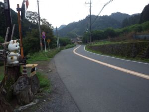 陣馬街道沿い。以前は花炭という施設？があったようだ。