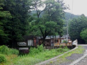 ピザ屋かなにかと思ったら「鉄工房ロートアイアンチェルキオ」というインテリア用品店らしい。上恩方町。