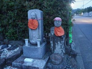 八王子城址入口の仏像（元八王子町）