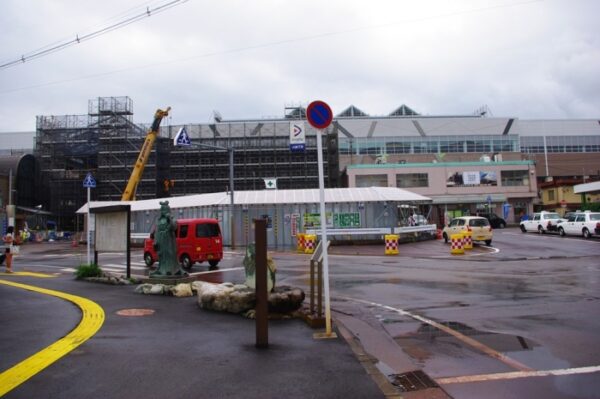 糸魚川駅(北陸新幹線開業に向けて工事中) 大糸線 北陸本線100周年記念475系国鉄色
