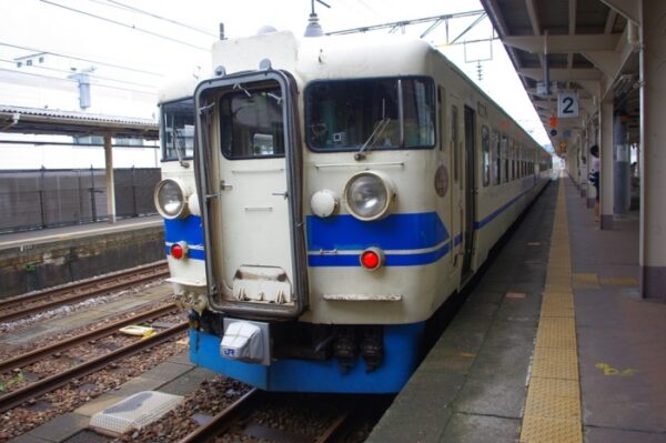 北陸本線クモハ475-51