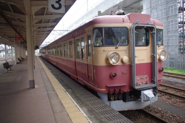 北陸本線全線開通100周年記念号 475系国鉄色編成