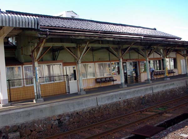 福野駅 (富山県) 木造駅舎 JR城端線