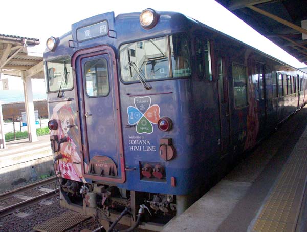 キハ47 66。高岡市PR"あみたん娘"ラッピング車輌